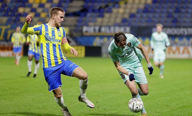 雷火体育app -关键时刻瓦伦西亚备战荷甲，主帅复盘细节曝光，管理层满意，更衣室氛围转暖 