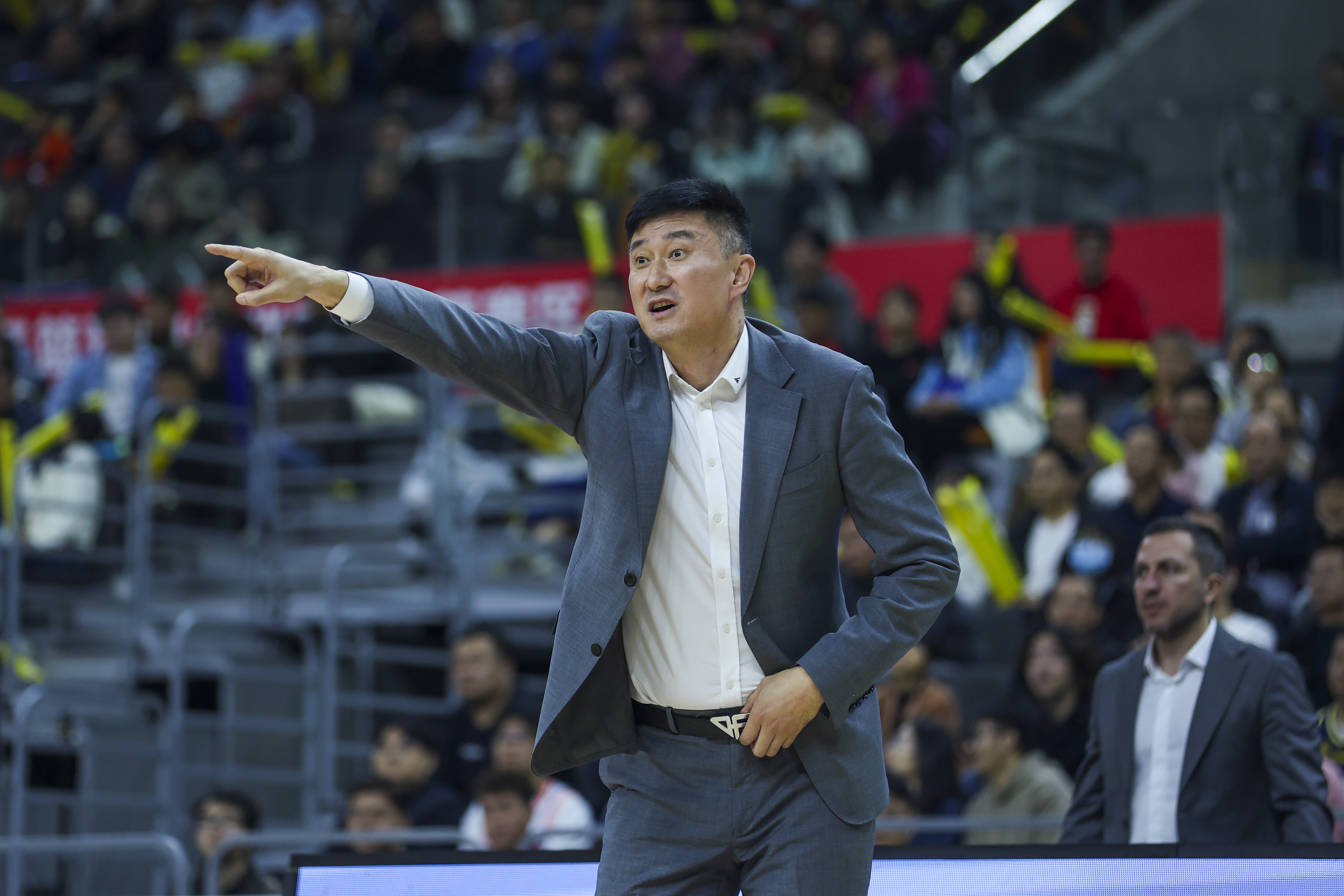 包含波尔图训练开放日；今晚状态回暖引欢呼；CBA常规赛在即；纪律约束更严格的词条