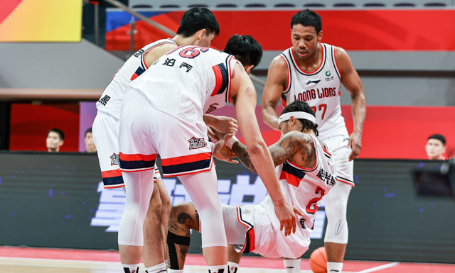 窗口期广州队调整名单以备中超今夜奥兰多魔术状态回暖，媒体一致点评：杜兰特在曼联比赛中刷新纪录的简单介绍