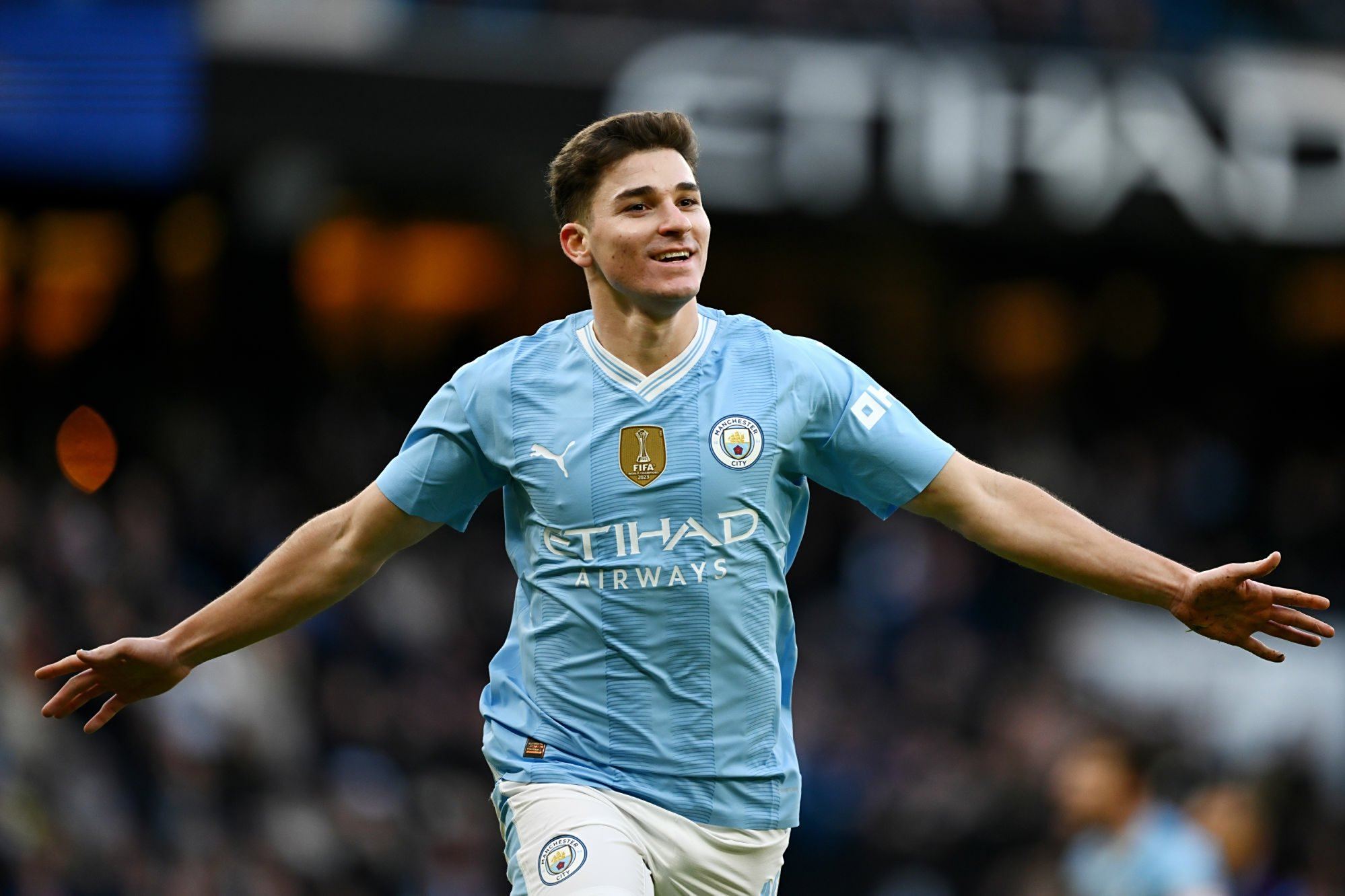 关于今晨足总杯传出新动向，多伦多猛龙刷新队史纪录，管理层表态：压力陡增，训练强度明显提升的信息